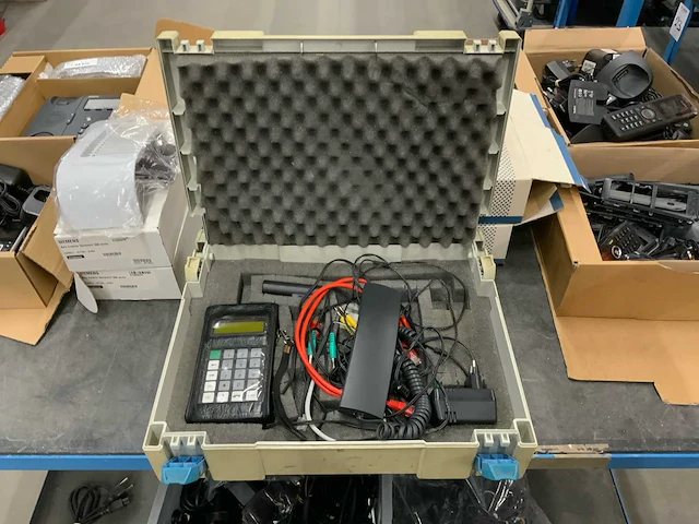 Partij telefoons en toebehoren - afbeelding 2 van  8