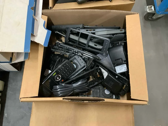 Partij telefoons en toebehoren - afbeelding 5 van  8