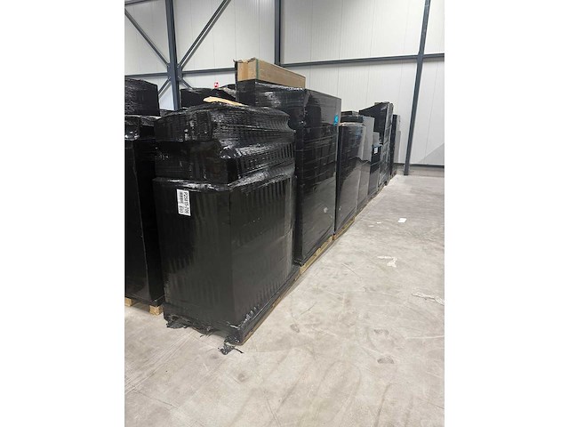 Partij televisies - retourgoederen - 246 items - afbeelding 8 van  12