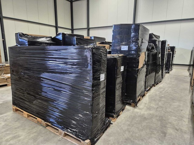 Partij televisies - retourgoederen - 266 items - afbeelding 1 van  13