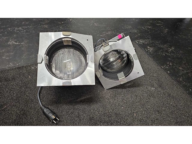 Partij theater & event techniek set – licht, geluid & video (71x) - afbeelding 7 van  138