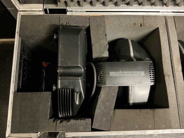 Partij theater & event techniek set – licht, geluid & video (71x) - afbeelding 46 van  138