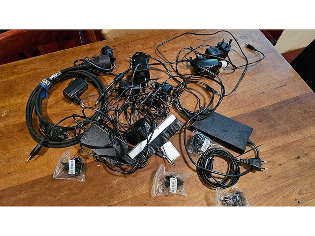 Partij theater & event techniek set – licht, geluid & video (71x) - afbeelding 110 van  138