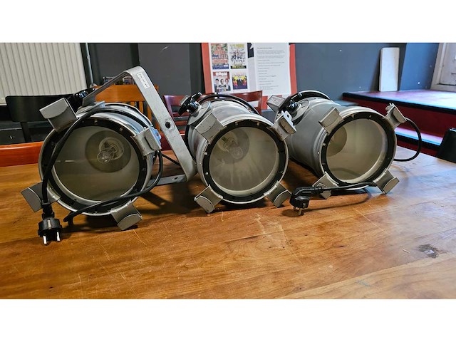 Partij theater & event techniek set – licht, geluid & video (71x) - afbeelding 115 van  138