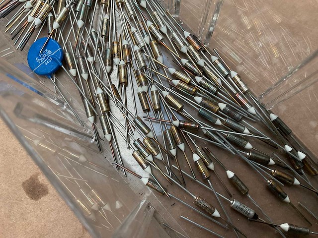 Partij thermische zekeringen - afbeelding 2 van  3