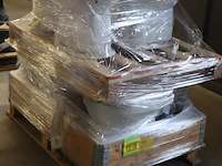 Partij toiletpotten en toebehoren op pallet | nieuw - afbeelding 1 van  6