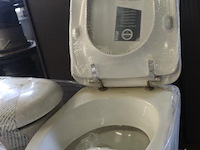 Partij toiletpotten en toebehoren op pallet | nieuw - afbeelding 2 van  6