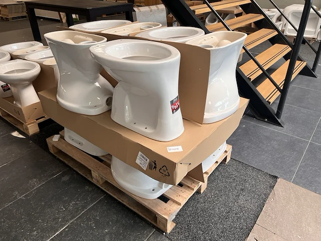 Partij toiletpotten staand - afbeelding 1 van  4