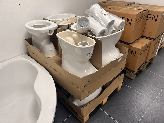 Partij toiletten plus aansluitset - afbeelding 1 van  5