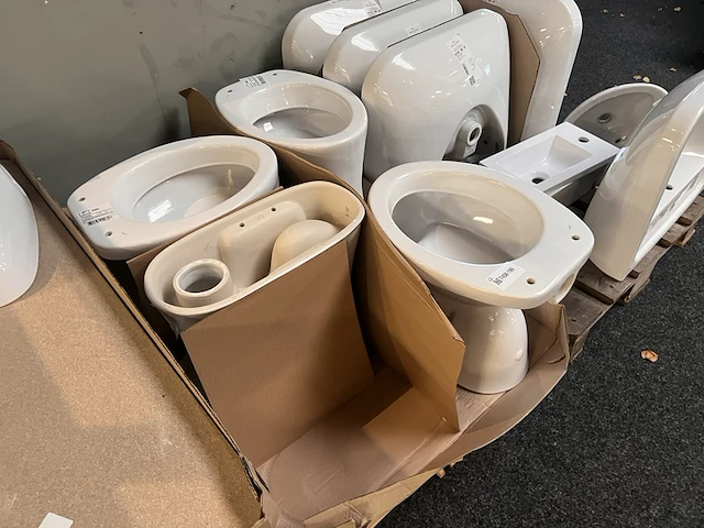 Partij toiletten staand - afbeelding 2 van  4
