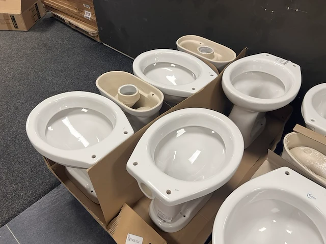 Partij toiletten - afbeelding 1 van  4