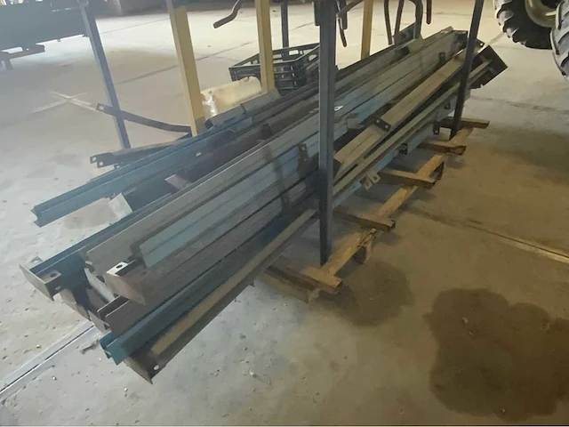 Partij tolsma demontabele keerwanden (totale lengte circa 90m.) - afbeelding 4 van  33