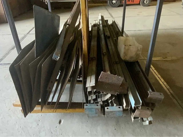 Partij tolsma demontabele keerwanden (totale lengte circa 90m.) - afbeelding 32 van  33