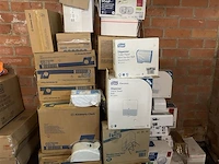 Partij tork en kimberly clark, handdoek en toiletdispensers - afbeelding 1 van  4