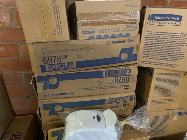 Partij tork en kimberly clark, handdoek en toiletdispensers - afbeelding 3 van  11
