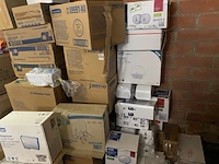 Partij tork en kimberly clark, handdoek en toiletdispensers - afbeelding 7 van  11