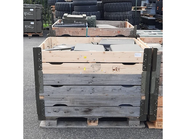 Partij transportkisten en koffers - afbeelding 1 van  6