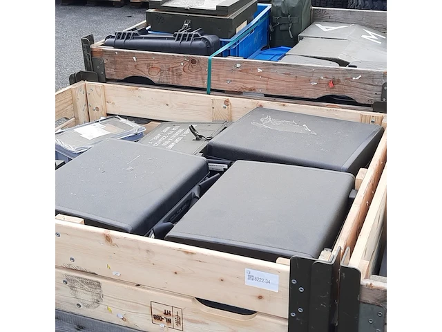 Partij transportkisten en koffers - afbeelding 2 van  6