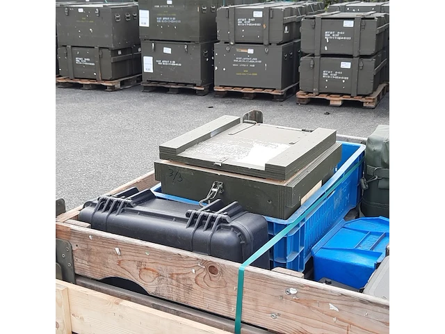 Partij transportkisten en koffers - afbeelding 4 van  6