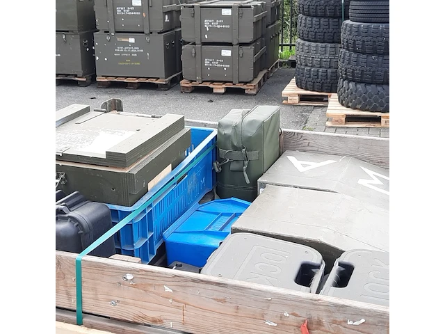 Partij transportkisten en koffers - afbeelding 5 van  6
