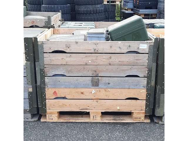 Partij transportkisten en koffers - afbeelding 1 van  6