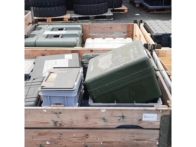 Partij transportkisten en koffers - afbeelding 2 van  6