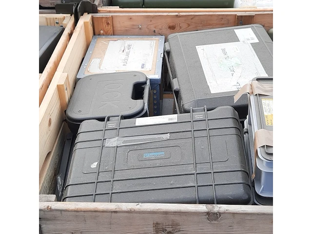 Partij transportkisten en koffers - afbeelding 4 van  6