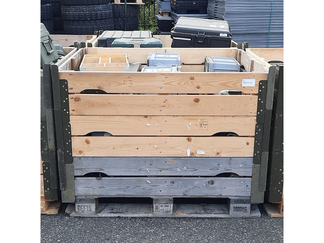 Partij transportkisten en koffers - afbeelding 1 van  7