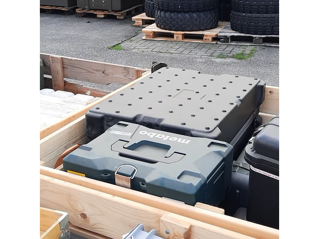 Partij transportkisten en koffers - afbeelding 5 van  7