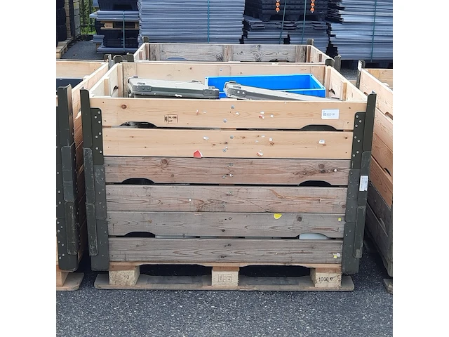 Partij transportkisten en koffers - afbeelding 1 van  8