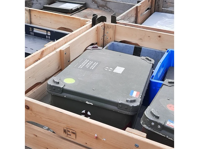 Partij transportkisten en koffers - afbeelding 2 van  8