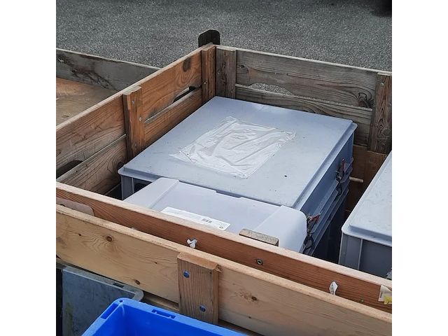 Partij transportkisten en koffers - afbeelding 5 van  8