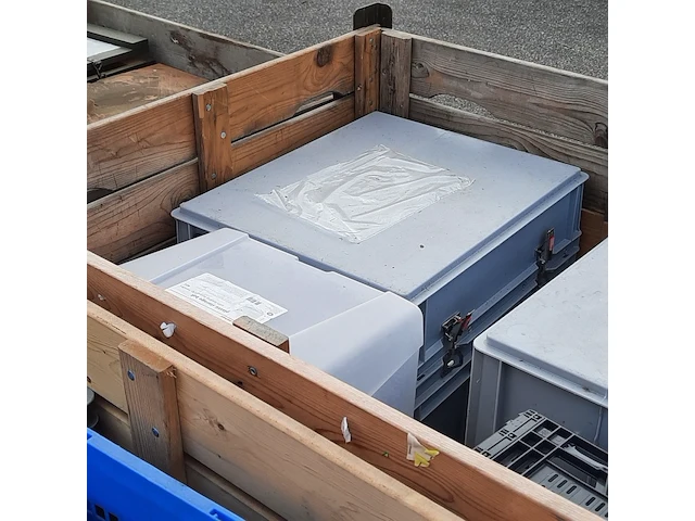 Partij transportkisten en koffers - afbeelding 8 van  8