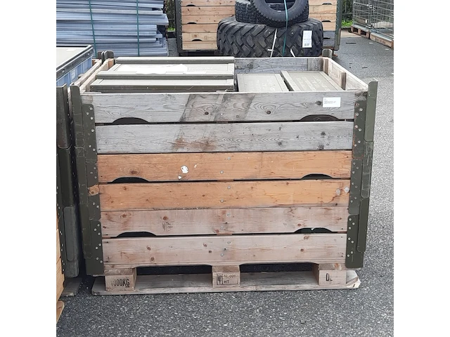 Partij transportkisten en koffers - afbeelding 1 van  5