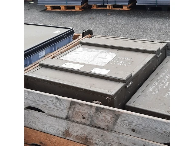 Partij transportkisten en koffers - afbeelding 2 van  5