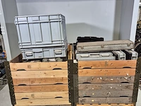 Partij transportkisten en koffers - afbeelding 1 van  9
