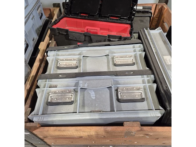 Partij transportkisten en koffers - afbeelding 7 van  9