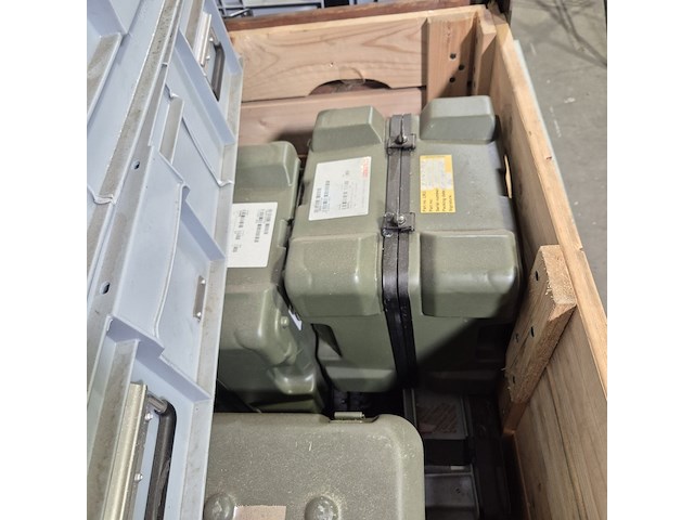 Partij transportkisten en koffers - afbeelding 2 van  9