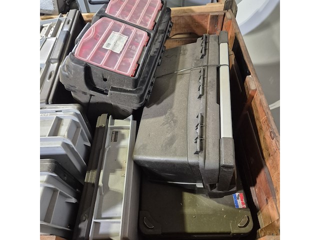 Partij transportkisten en koffers - afbeelding 3 van  9