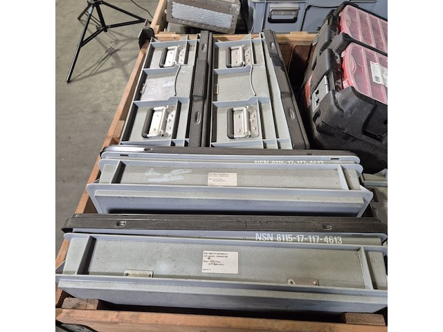 Partij transportkisten en koffers - afbeelding 4 van  9