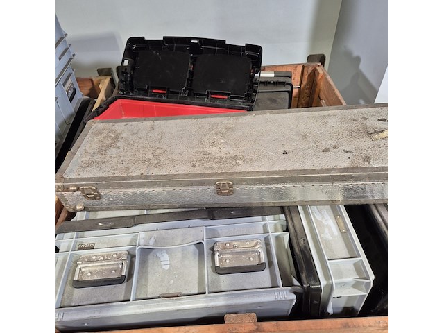 Partij transportkisten en koffers - afbeelding 8 van  9