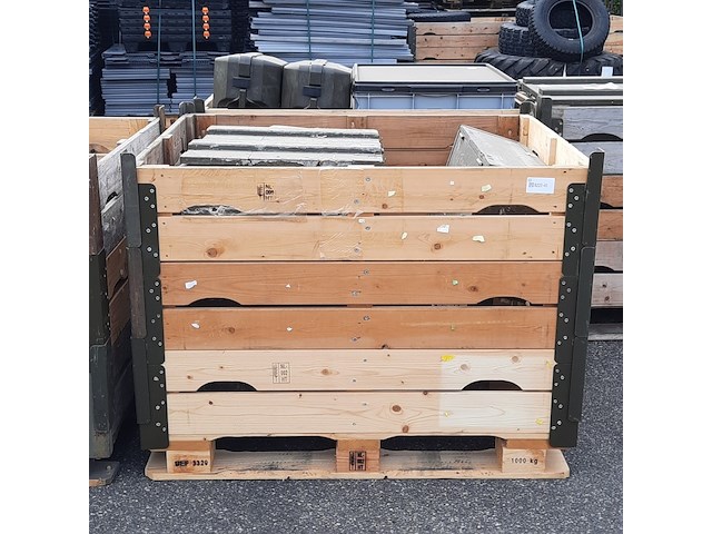 Partij transportkisten en koffers - afbeelding 1 van  7