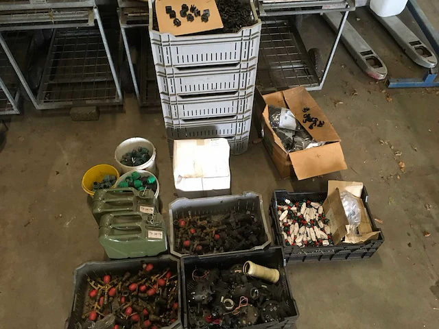 Partij tuinbouwonderdelen - afbeelding 1 van  11