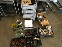 Partij tuinbouwonderdelen - afbeelding 1 van  11