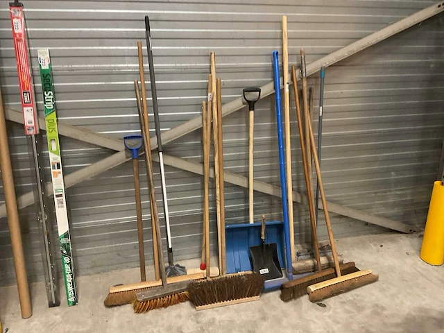 Partij tuingereedschap - afbeelding 1 van  3
