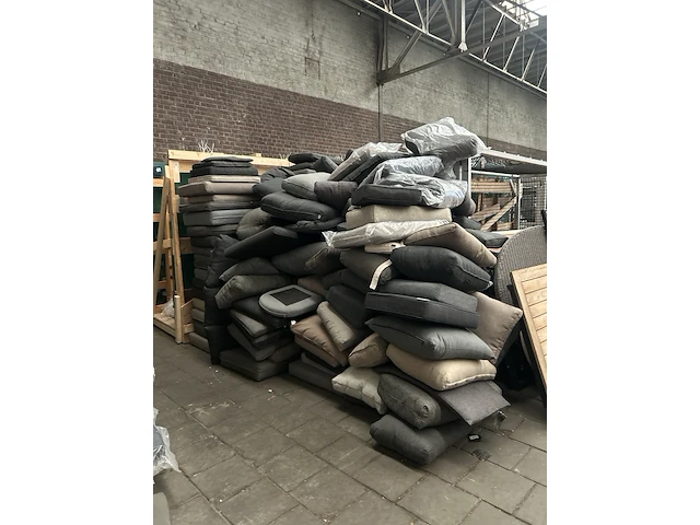 Partij tuinkussens w.o. applebee, allure, b7, madison - afbeelding 1 van  12