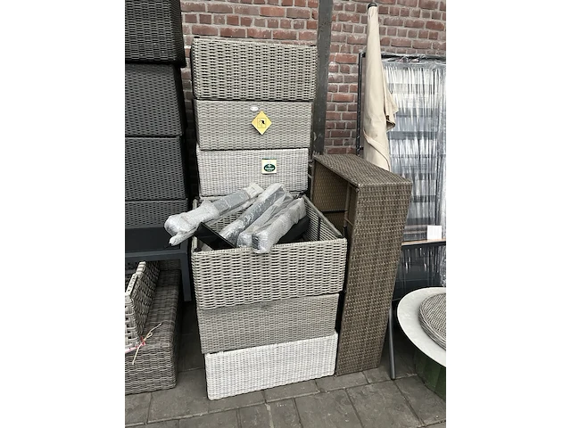 Partij tuinmeubelen w.o. denza, fonteyn - afbeelding 23 van  23