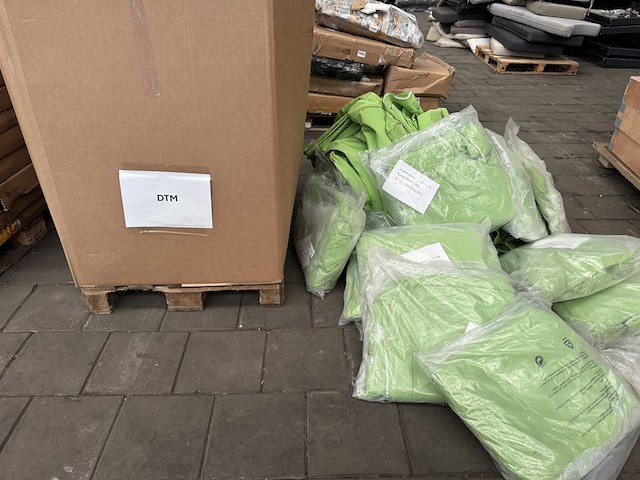 Partij tuinscherm/terrasschermen en kussenhoezen - afbeelding 1 van  9