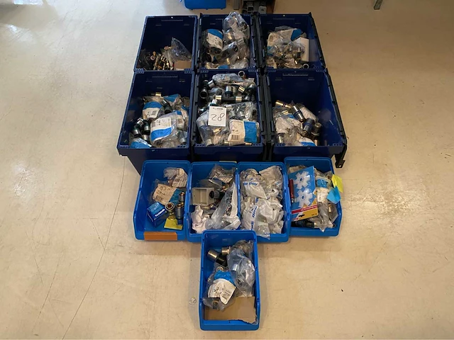 Partij uponor en vsh multipress perskoppelingen - afbeelding 1 van  8