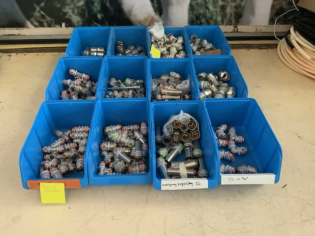 Partij uponor perskoppelingen - afbeelding 1 van  7